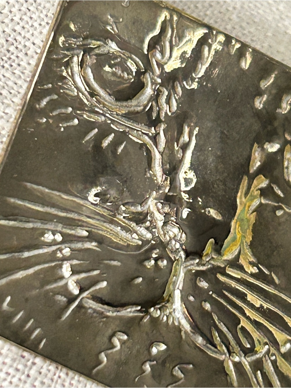 Vintage Silver embossed Cat Face Metal brooch or pendant - Picture 2 of 4
